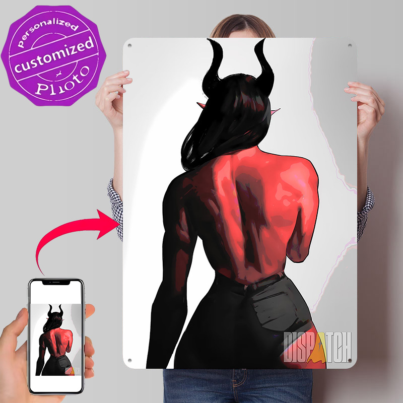 Women Accessories Poster - 붉은 피부를 가진 악마 여성의 뒷모습,